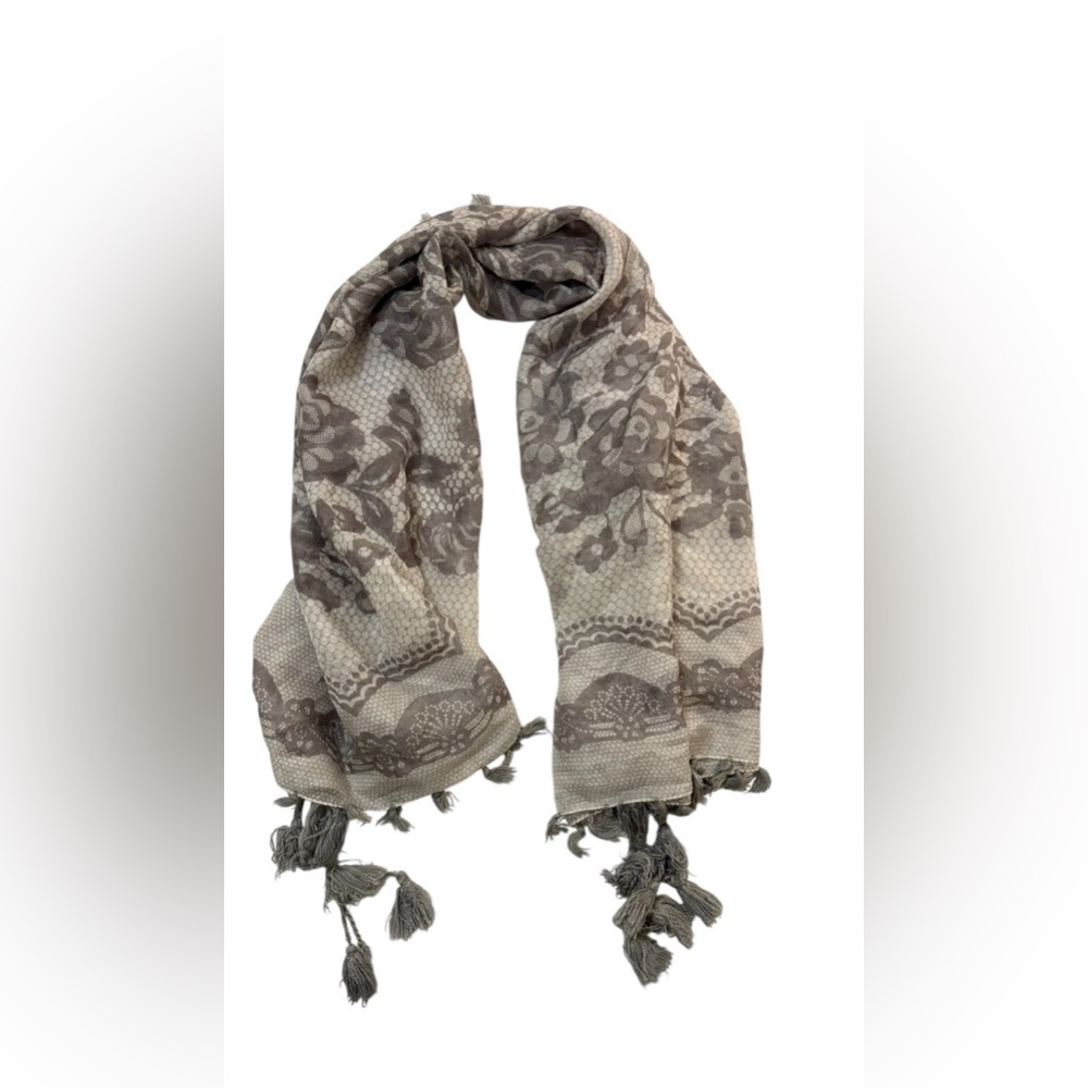 laundry by shelli segal White And Gray 100% silk square scarlet floral pattern